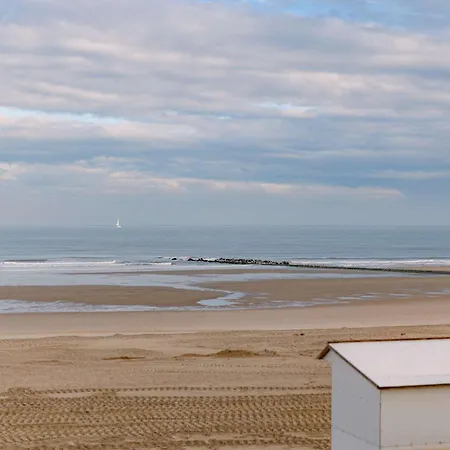Huswell - Comfortable With Sea View Apartment Middelkerke