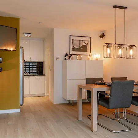 Huswell - Comfortable With Sea View Apartment